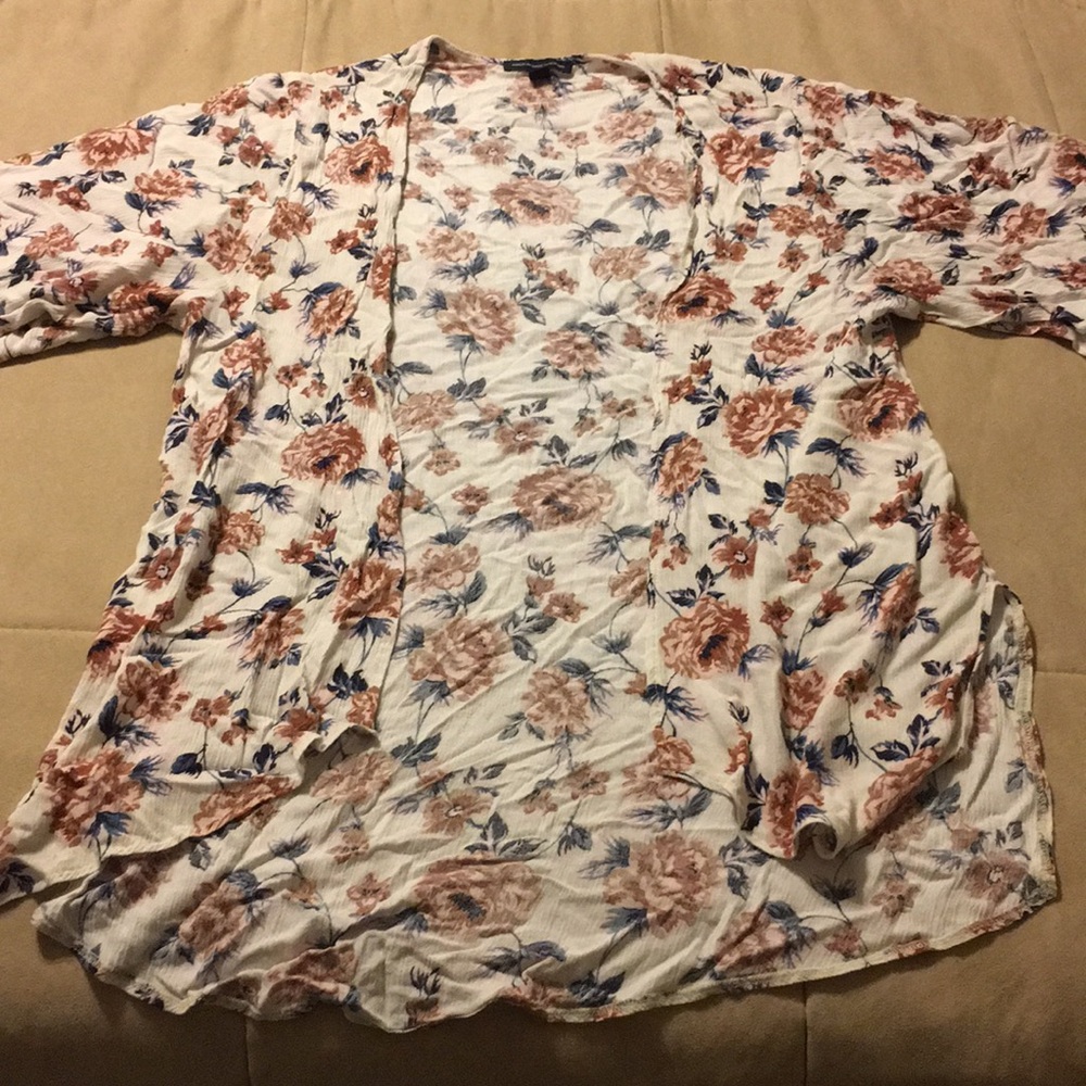 American Eagle Floral Kimono